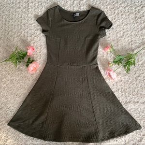 H&M DIVIDED Skater Dress Short Sleeve Army Green 2